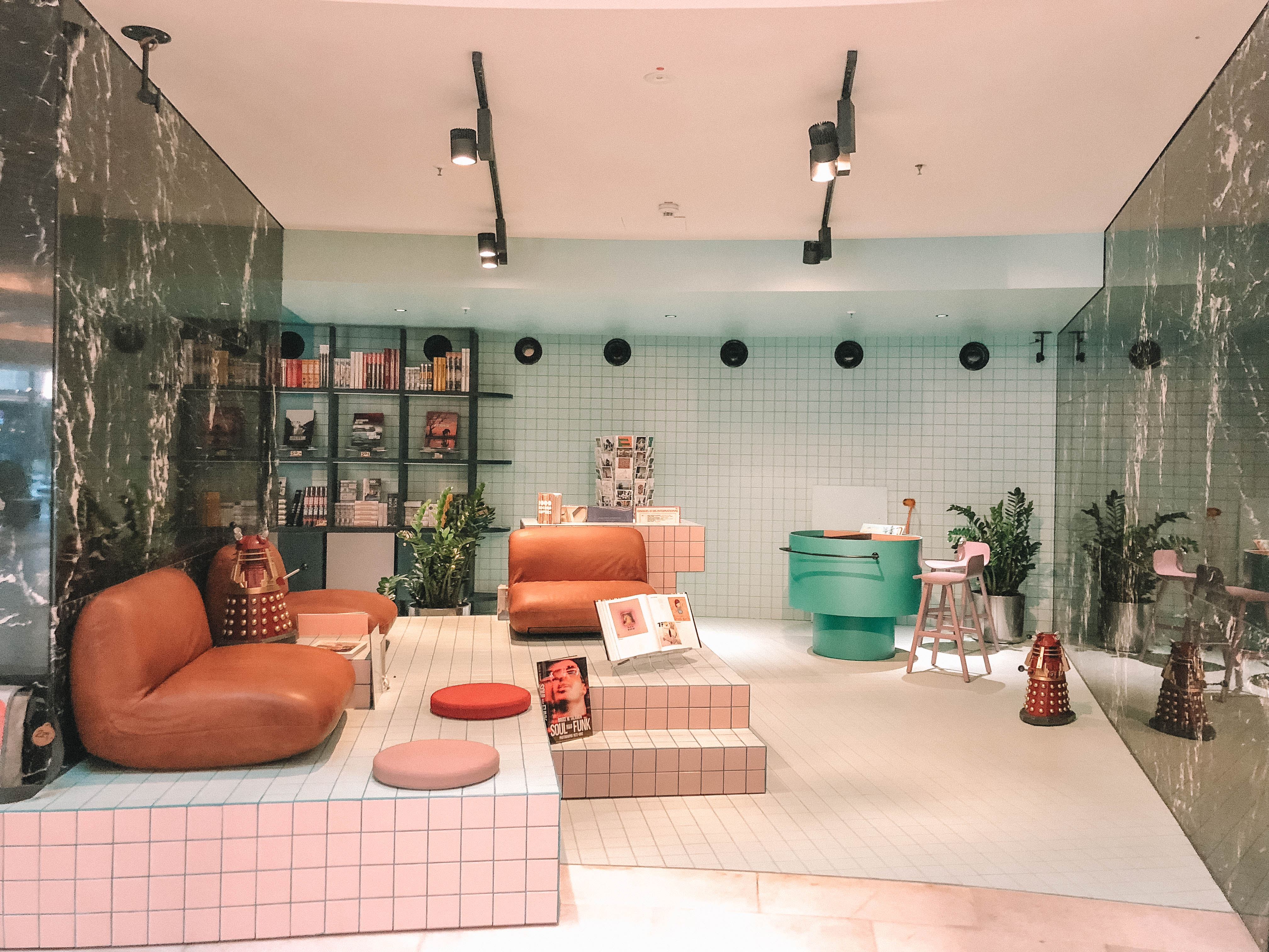 25hours, 25hours the circle, Fasten Ur Seatbelts Cologne, Monkey Bar, Neni Restaurant